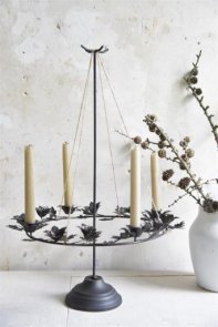 Krans ljusstake på fot Jeanne d’Arc Living